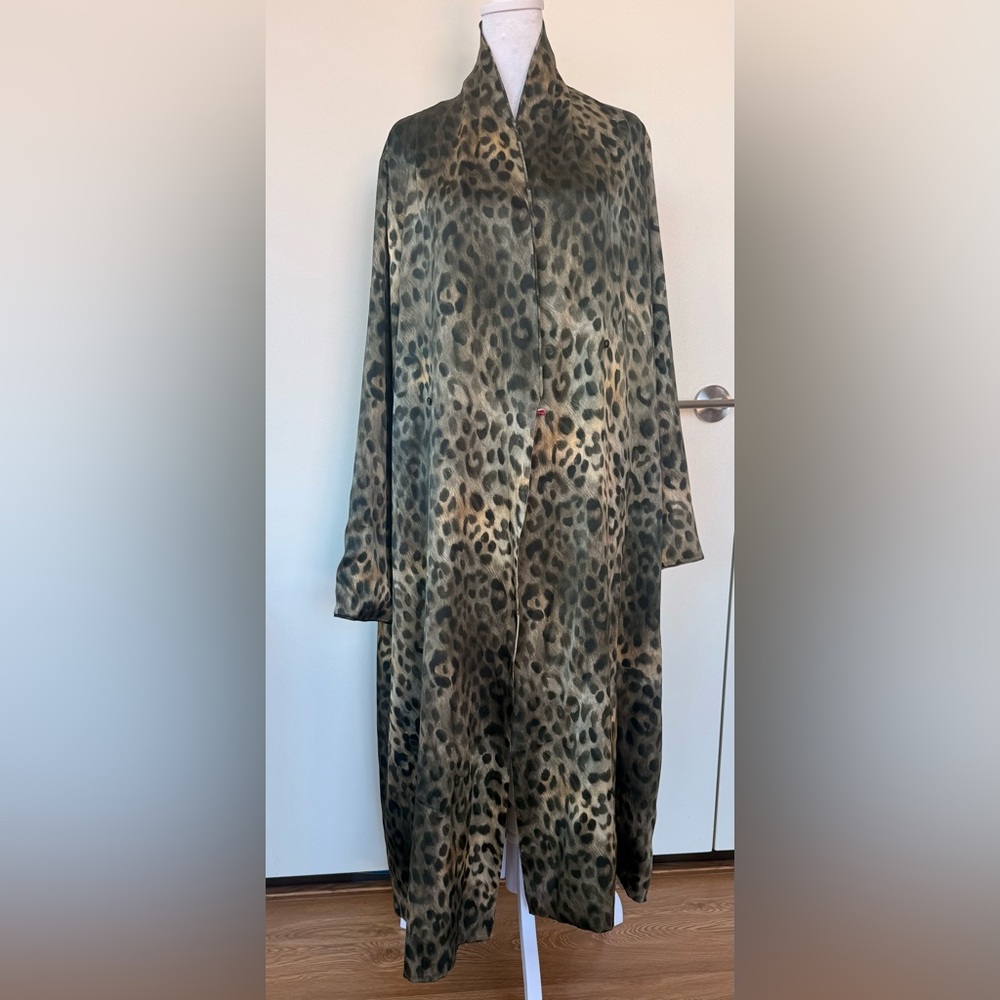 94% Silk Gardenia Robe by Adriana Iglesias - Picture 10 of 15